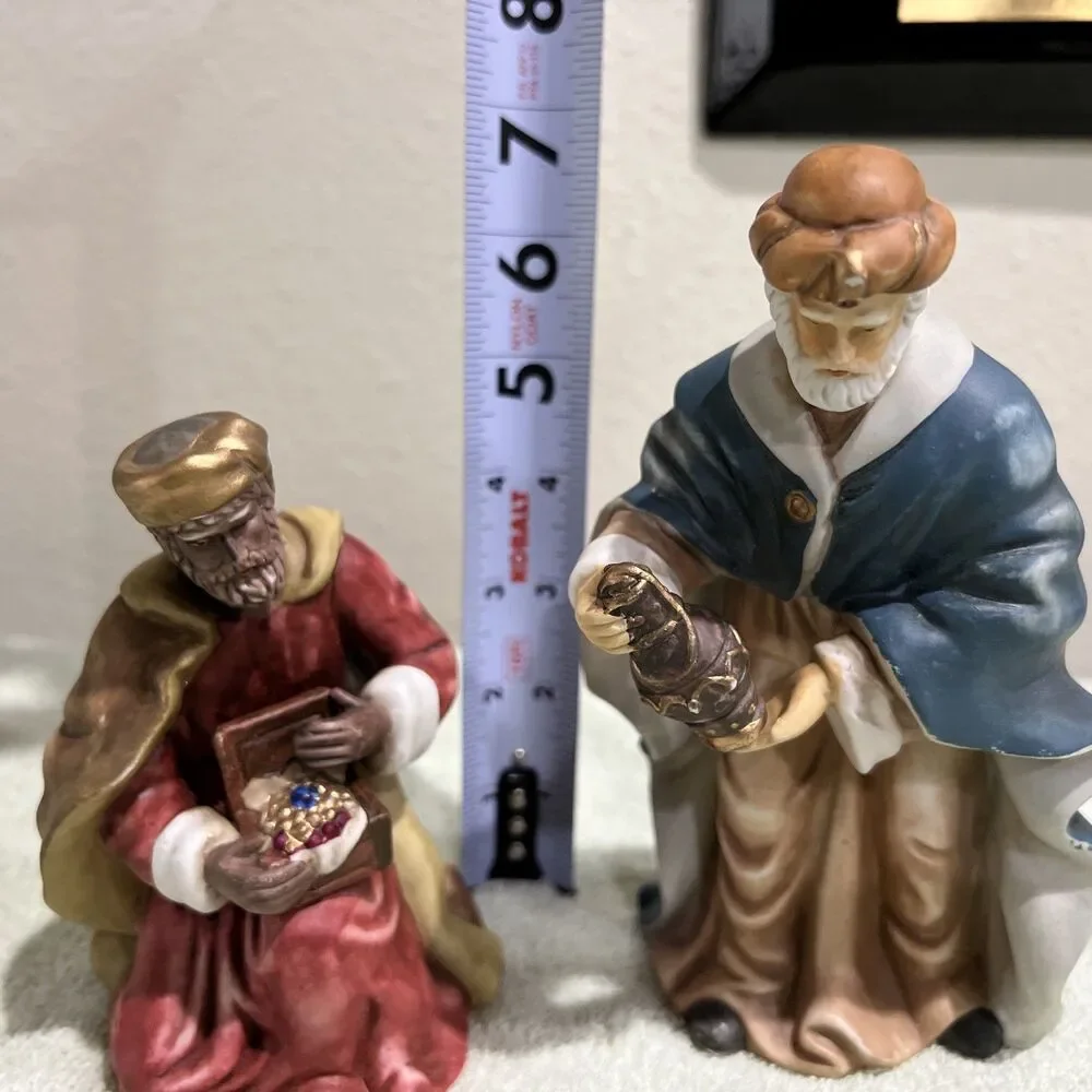 Vintage Unidentified Porcelain 2 WISE MEN Nativity Replacement Pieces Porcelain